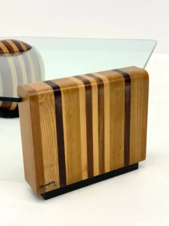 Table basse sculpturale italienne avec base en bois géométrique