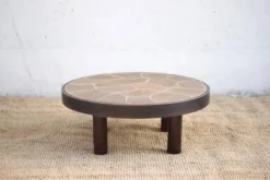 Table basse signée Barrois, table bois et grès décor végétal, France, déco intérieure