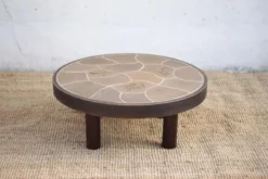 Table basse signée Barrois, table bois et grès décor végétal, France, déco intérieure