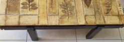 Table basse signée Roger Capron