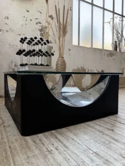 Table basse socle moulé et chrome, années 70