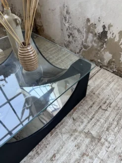 Table basse socle moulé et chrome, années 70