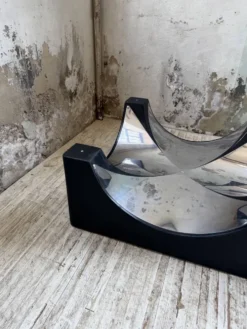 Table basse socle moulé et chrome, années 70