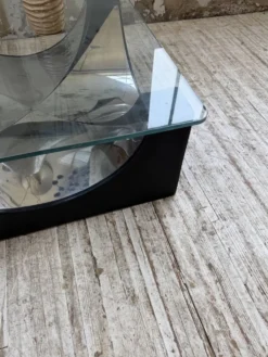 Table basse socle moulé et chrome, années 70