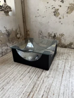 Table basse socle moulé et chrome, années 70