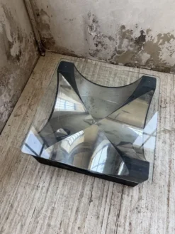Table basse socle moulé et chrome, années 70