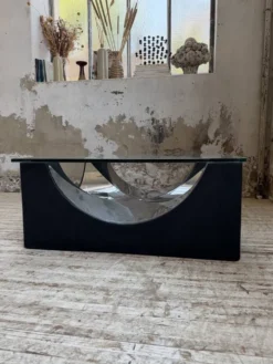 Table basse socle moulé et chrome, années 70