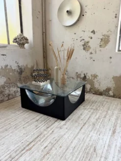 Table basse socle moulé et chrome, années 70