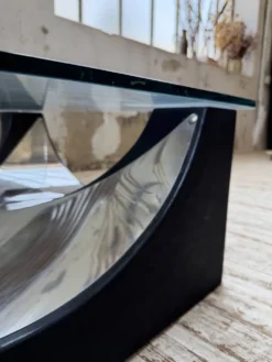 Table basse socle moulé et chrome, années 70