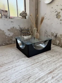 Table basse socle moulé et chrome, années 70