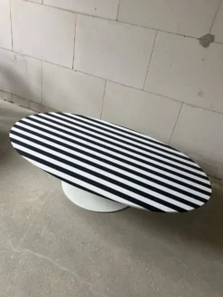 Table basse "Surfboard" de Maurice Burke pour Arkana, années 1960.