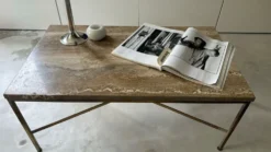 Table basse travertin et laiton