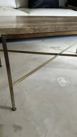 Table basse travertin et laiton