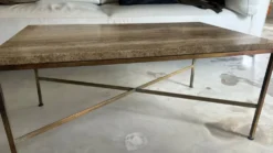 Table basse travertin et laiton