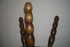 Table basse tripode en bois tourné