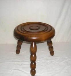 Table basse tripode en bois tourné