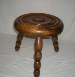 Table basse tripode en bois tourné