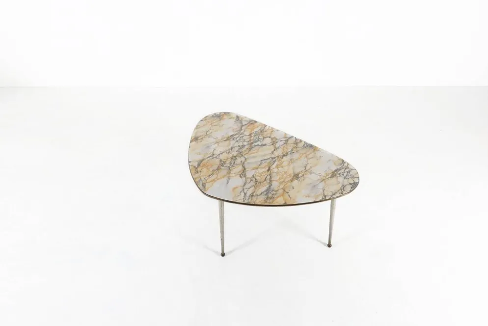 Table basse tripode moderne du milieu du siècle avec plateau en marbre, années 1960