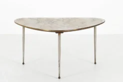 Table basse tripode moderne du milieu du siècle avec plateau en marbre, années 1960