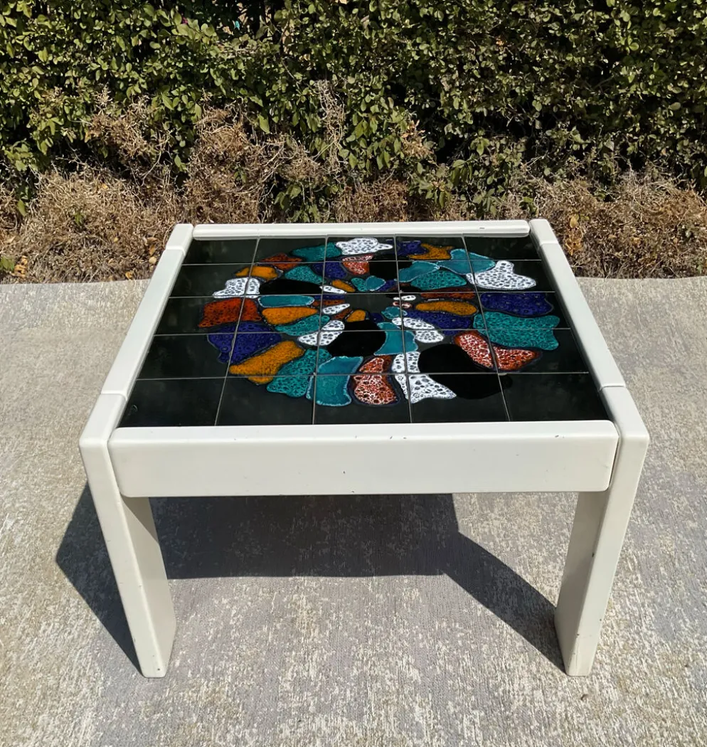 Table basse vintage en bois et céramique signée des années 70-80