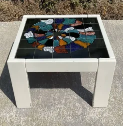 Table basse vintage en bois et céramique signée des années 70-80