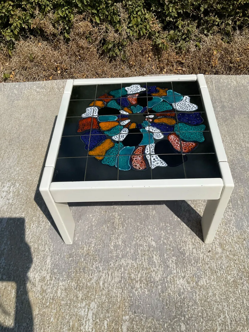 Table basse vintage en bois et céramique signée des années 70-80