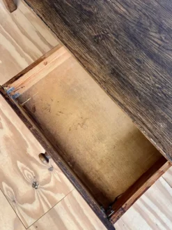 Table basse vintage en chêne surdimensionnée avec deux tiroirs