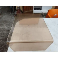 Table basse vintage en plastique fumé