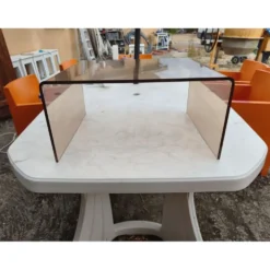 Table basse vintage en plastique fumé