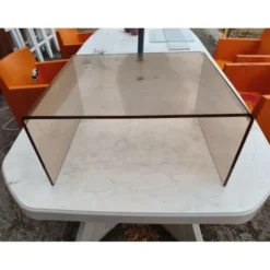 Table basse vintage en plastique fumé