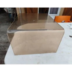 Table basse vintage en plastique fumé