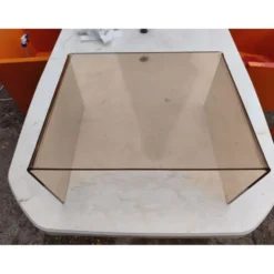 Table basse vintage en plastique fumé