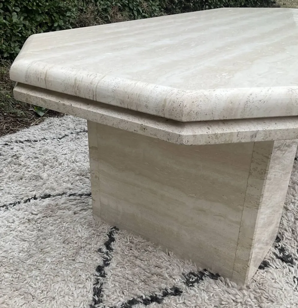 Table basse vintage en travertin années 70