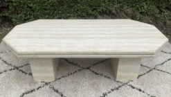 Table basse vintage en travertin années 70