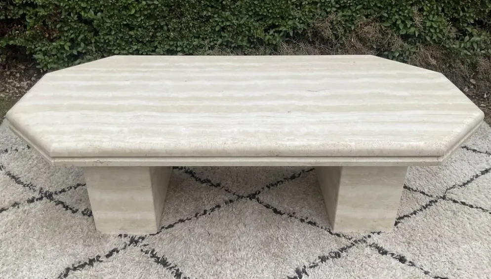 Table basse vintage en travertin années 70