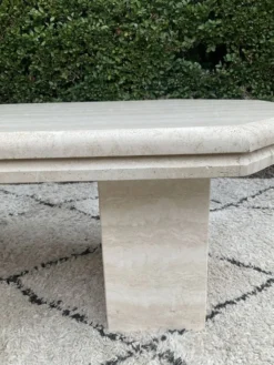 Table basse vintage en travertin années 70