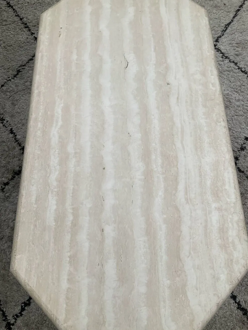 Table basse vintage en travertin années 70