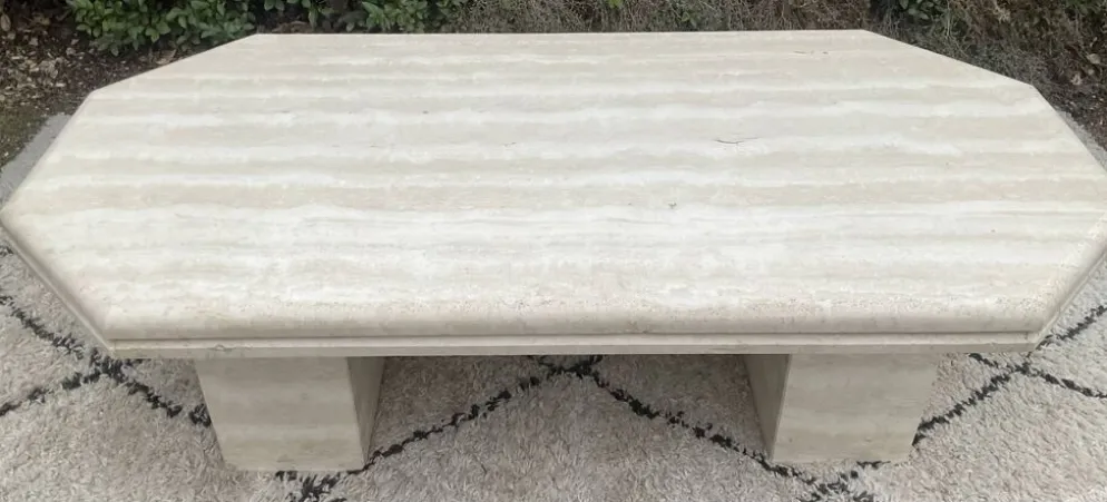 Table basse vintage en travertin années 70