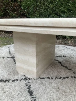 Table basse vintage en travertin années 70