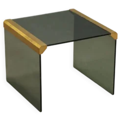 Table basse vintage en verre fumé et laiton, design Italie années 1980