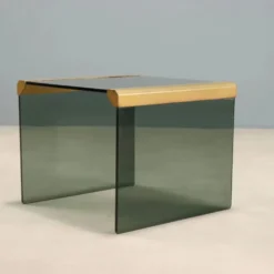Table basse vintage en verre fumé et laiton, design Italie années 1980