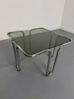 Table basse vintage en verre fumé et chrome design italien année 70