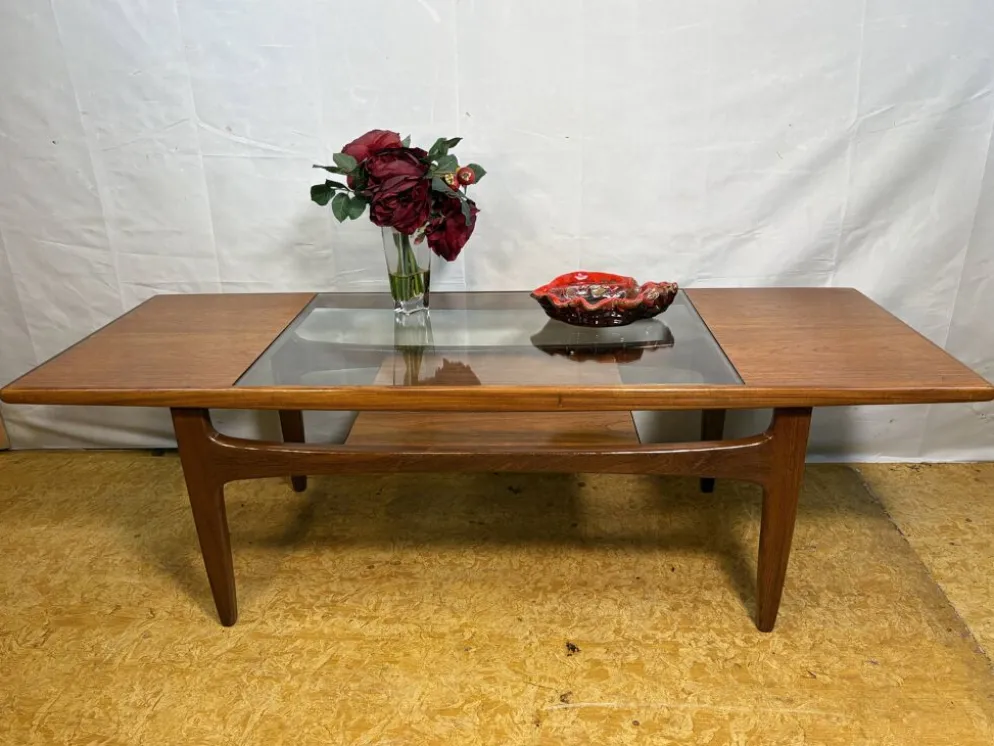 Table basse vintage G-Plan "Mad Men" gamme Fresco années 1960 en teck et afromosia