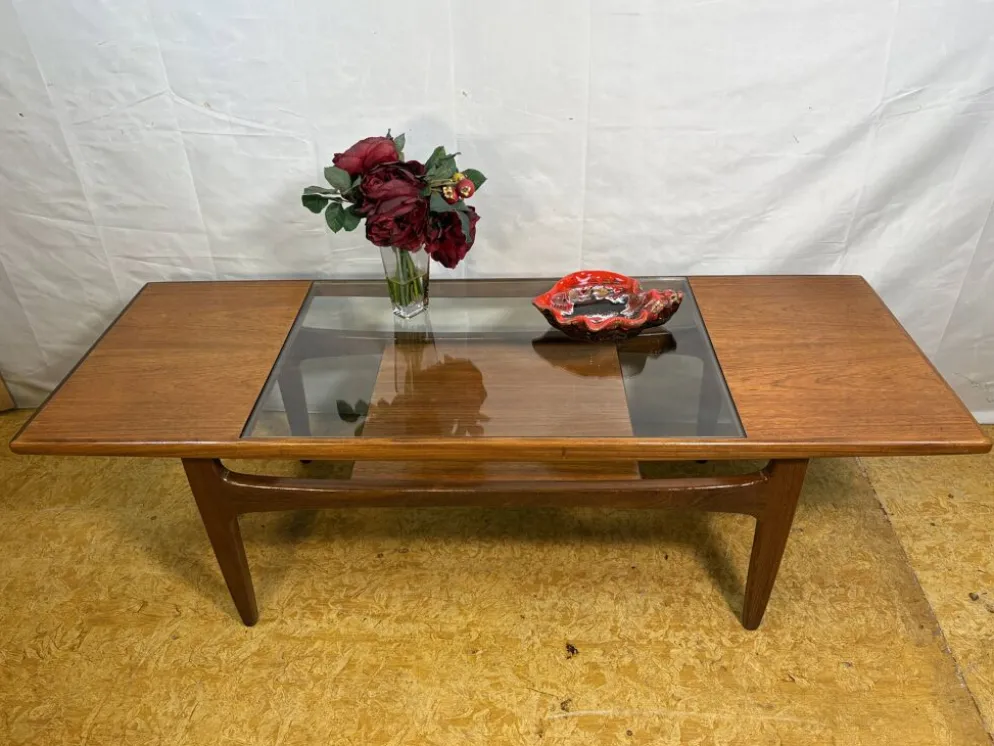 Table basse vintage G-Plan "Mad Men" gamme Fresco années 1960 en teck et afromosia