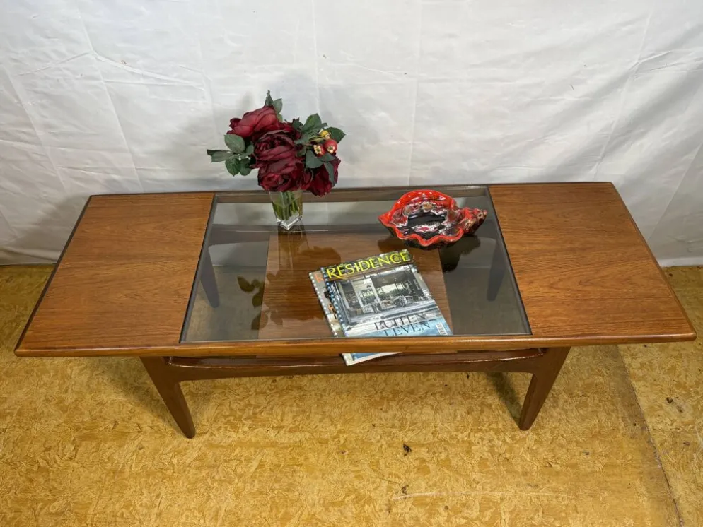 Table basse vintage G-Plan "Mad Men" gamme Fresco années 1960 en teck et afromosia
