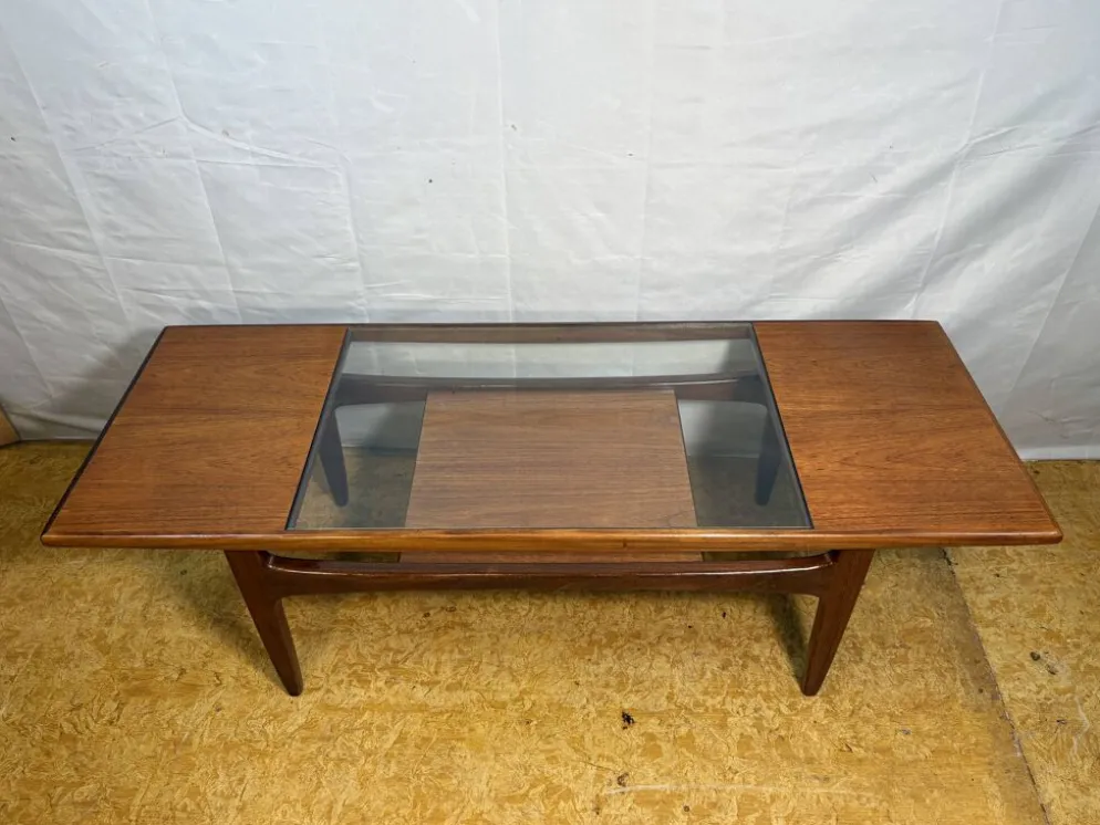 Table basse vintage G-Plan "Mad Men" gamme Fresco années 1960 en teck et afromosia