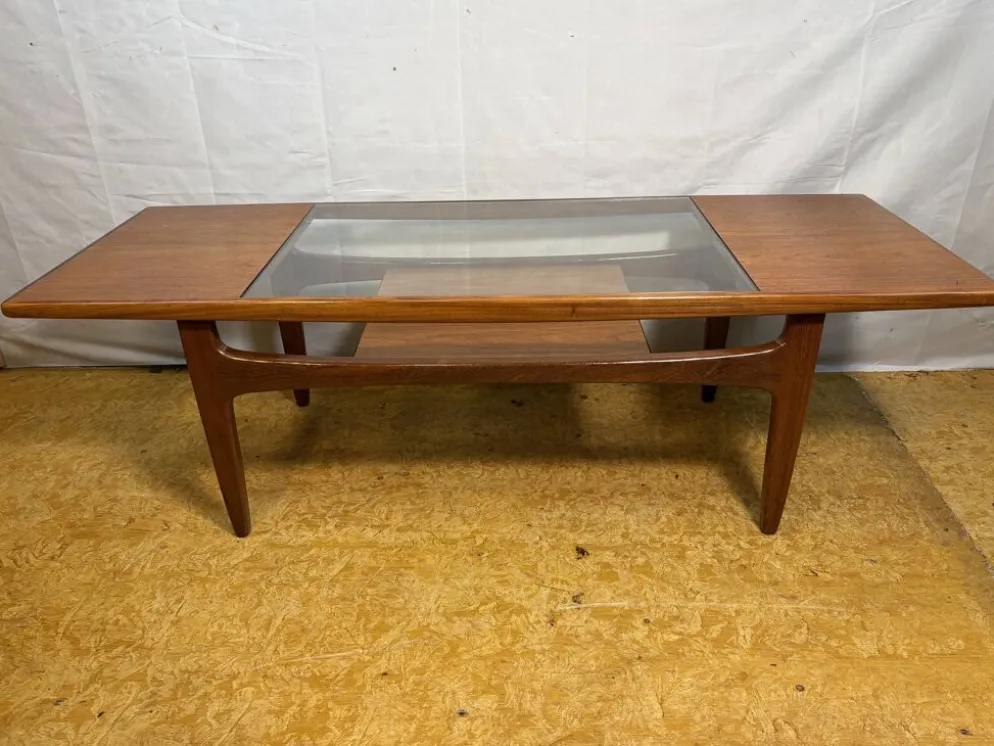 Table basse vintage G-Plan "Mad Men" gamme Fresco années 1960 en teck et afromosia