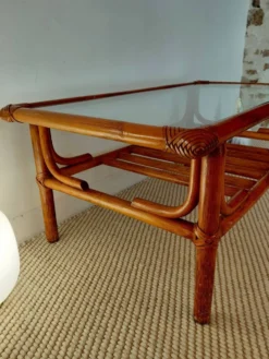 Table basse vintage rotin, bambou et verre-esprit bohème 70s