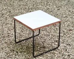 Table basse volante blanche de Pierre Guariche pour Steiner, années 50