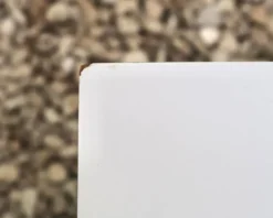Table basse volante blanche de Pierre Guariche pour Steiner, années 50